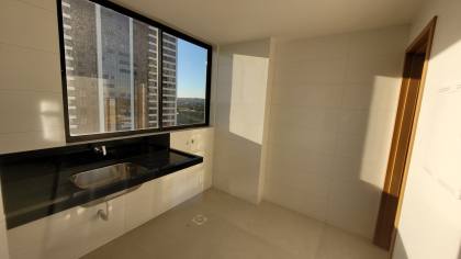 Apartamento à venda com 3 suítes mais DCE, no bairro Mirante em Campina Grande