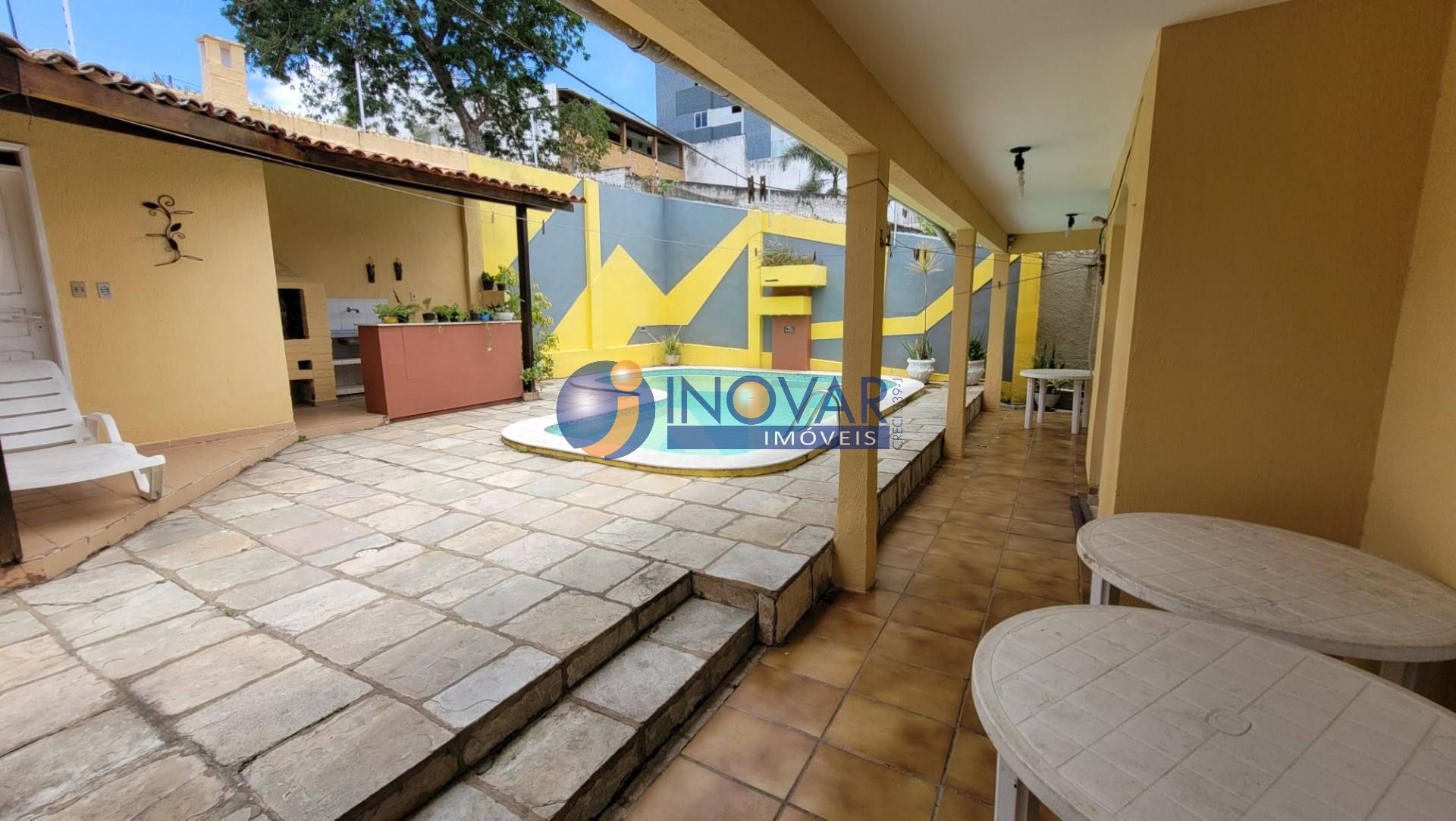 Casa residencial ou comercial para locação com 4 quartos, sendo 2 suítes no bairro Santo Antônio em Campina Grande