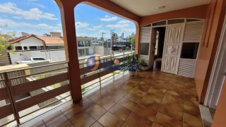 Casa residencial ou comercial para locação com 4 quartos, sendo 2 suítes no bairro Santo Antônio em Campina Grande