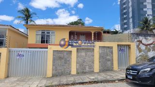 Casa residencial ou comercial para locação com 4 quartos, sendo 2 suítes no bairro Santo Antônio em Campina Grande