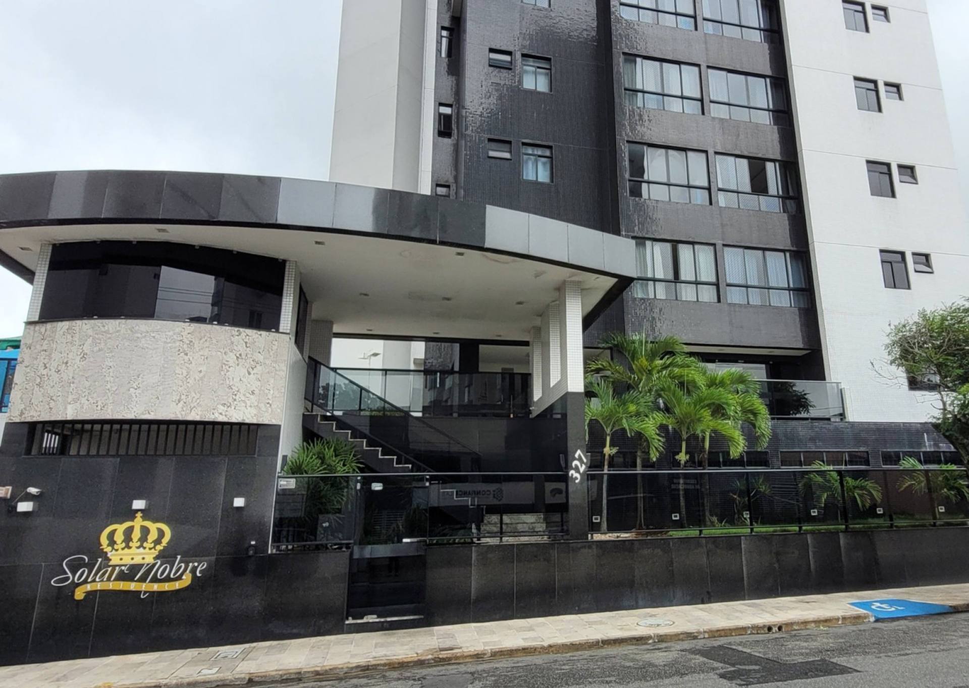 Apartamento PORTEIRA FECHADA à venda com 2 suítes no Centro em Campina Grande