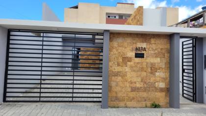 Casa à venda com 3 quartos, sendo 2 suítes no bairro Jardim Paulistano em Campina Grande