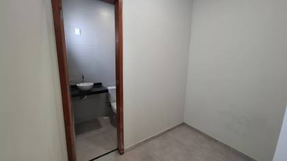 Casa à venda com 3 quartos, sendo 2 suítes no bairro Jardim Paulistano em Campina Grande