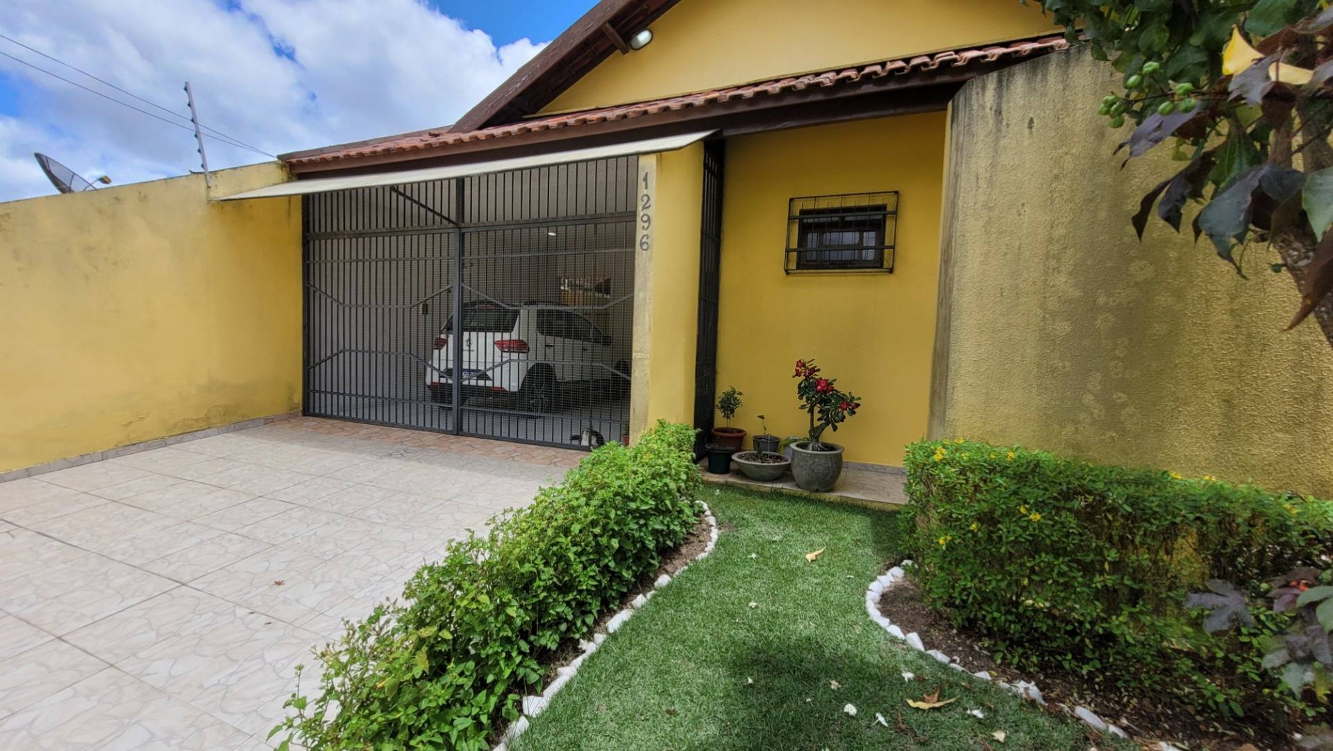 Casa à venda com 3 quartos, sendo 1 suíte, no bairro Jardim Paulistano em Campina Grande