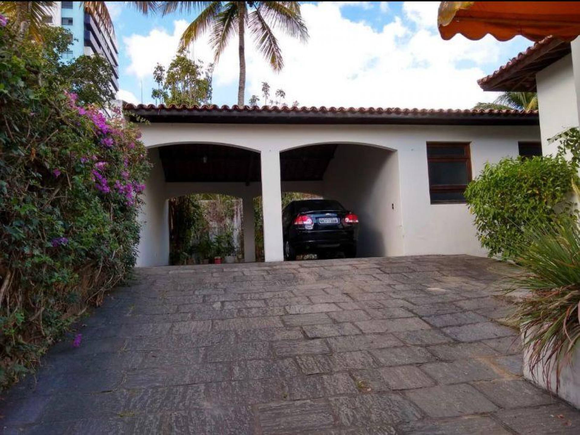 Casa grande à venda no bairro Universitário em Campina Grande