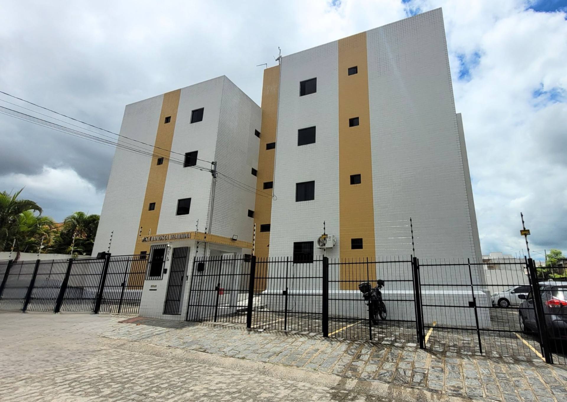 Apartamento à venda com 3 quartos, sendo 1 suíte no bairro Sandra Cavalcante em Campina Grande