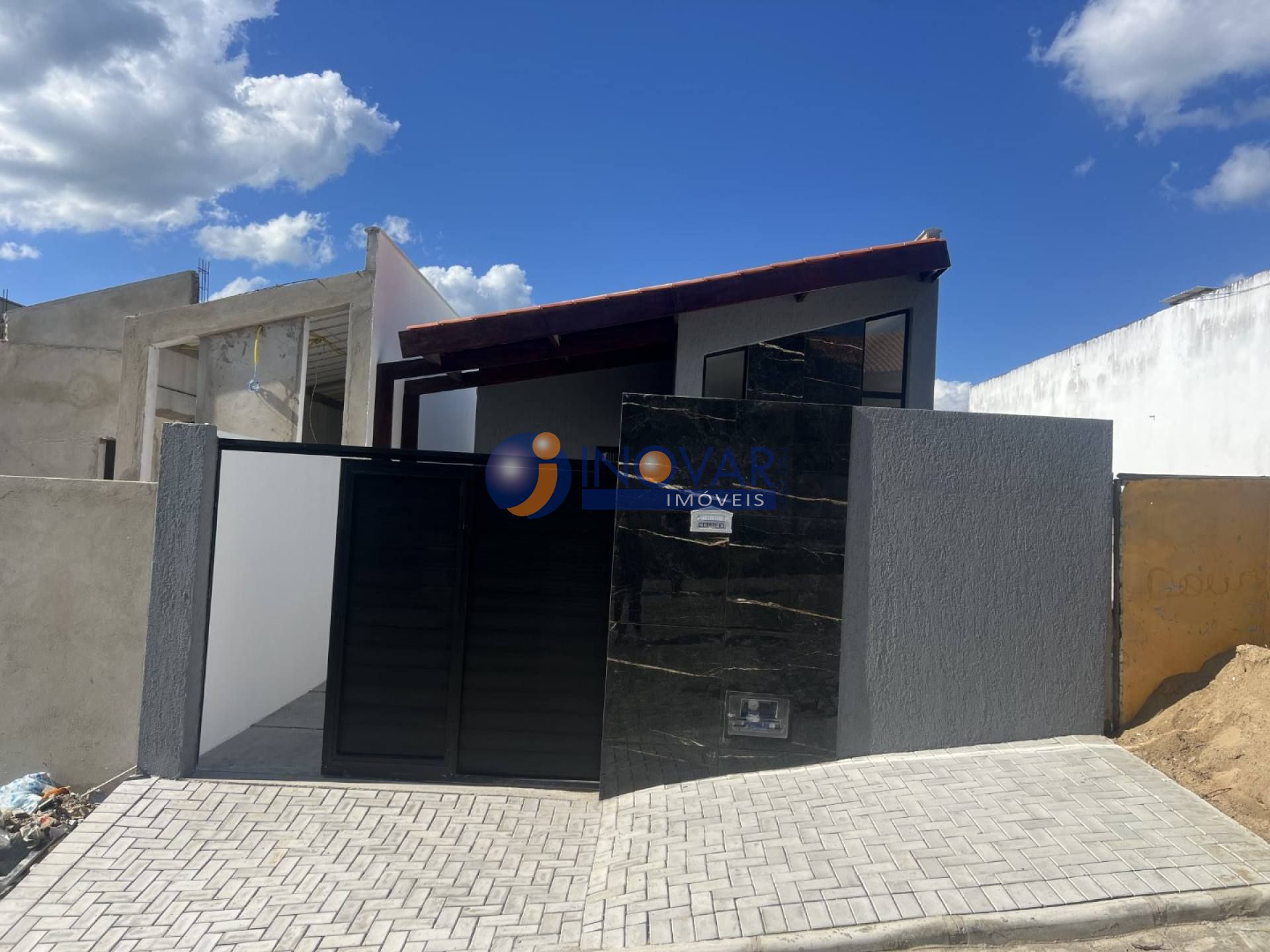 Casa à venda com 3 quartos, sendo 1 suíte, no bairro Alto Branco em Campina Grande