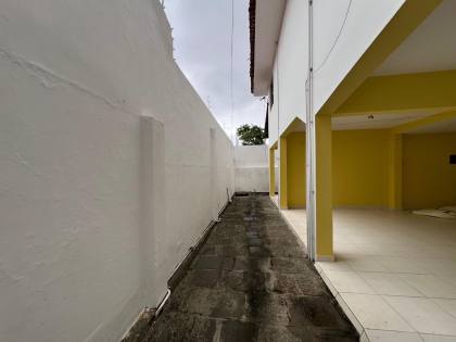 Casa à venda com 3 quartos, sendo 1 suíte no bairro Jardim Tavares em Campina Grande