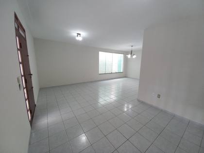 Casa para locação no bairro do Catolé, em Campina Grande