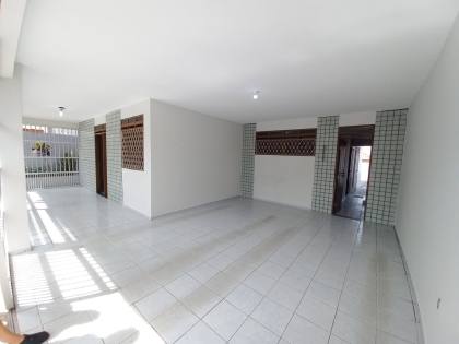 Casa para locação no bairro do Catolé, em Campina Grande