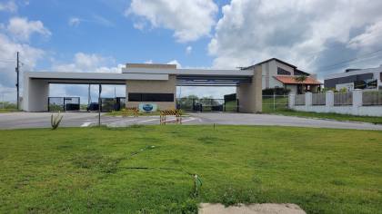 Casa à venda em condomínio fechado, com 3 suíte e escritório, em Campina Grande