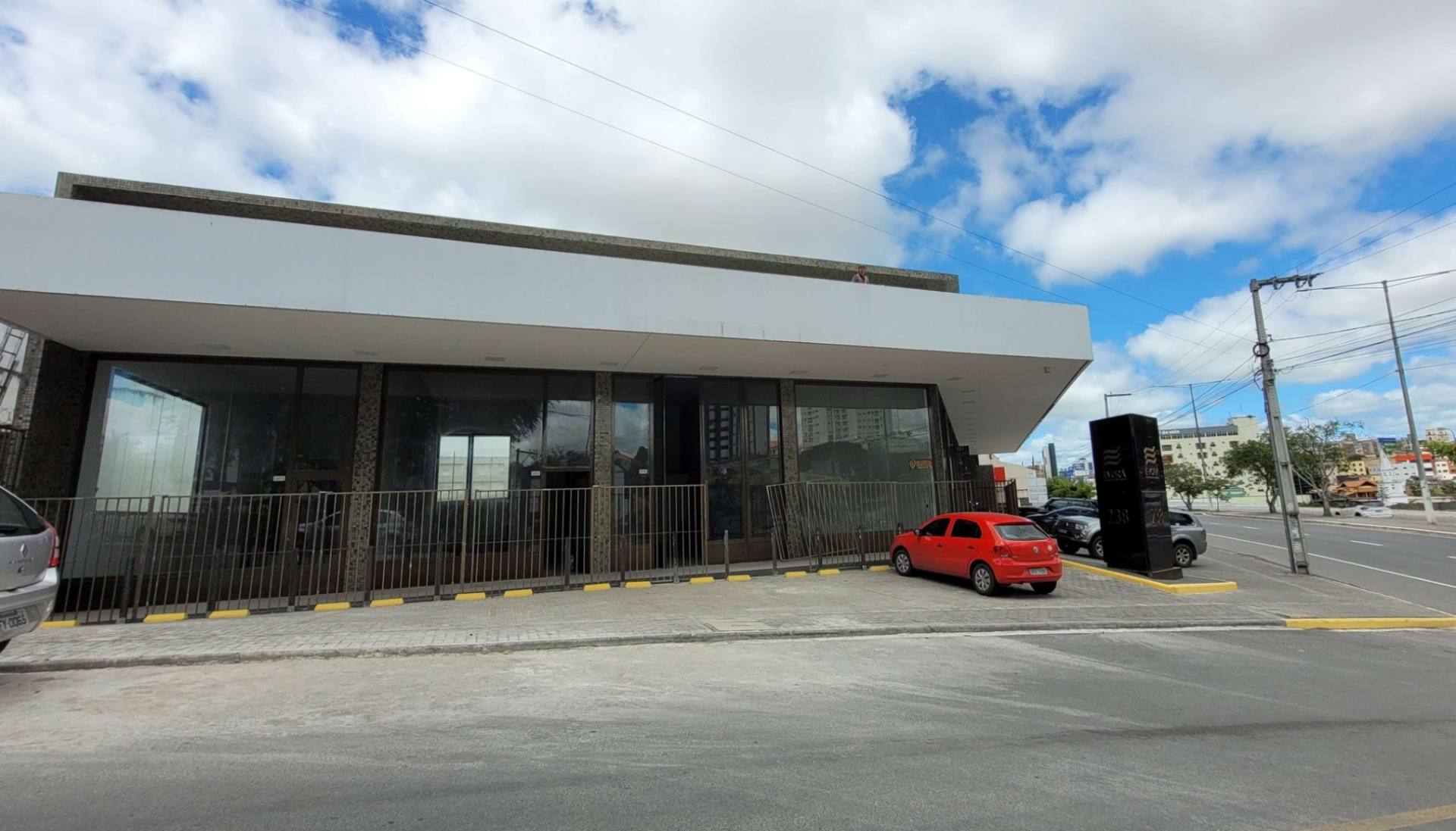 Lojas de 60m² disponíveis para locação na Av. Manoel Tavares, em Campina Grande