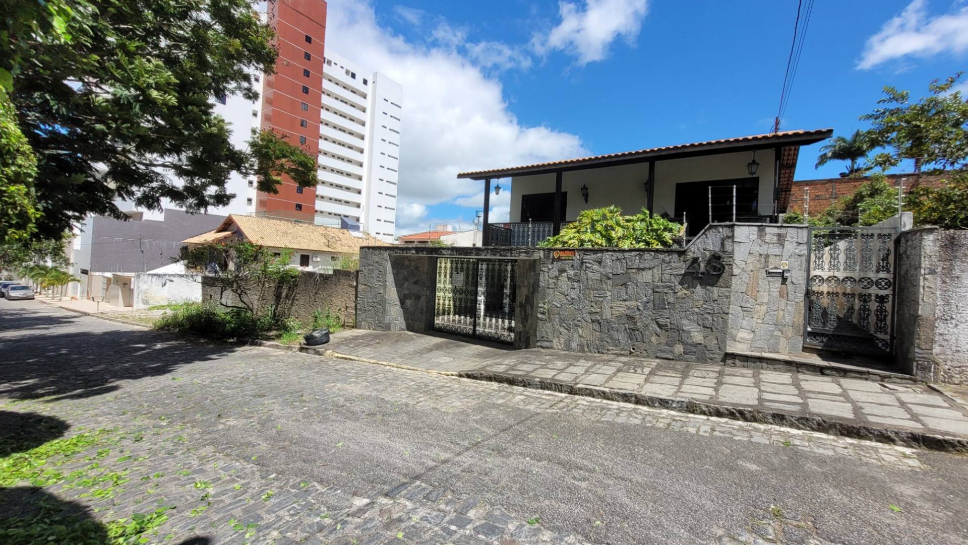 Casa à venda com 3 quartos, sendo 1 suíte no bairro Prata em Campina Grande