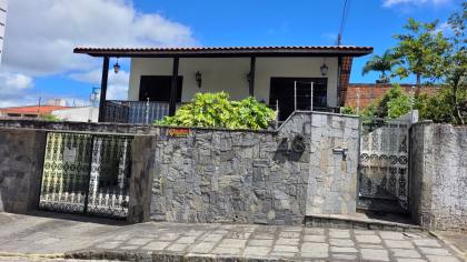 Casa à venda com 3 quartos, sendo 1 suíte no bairro Prata em Campina Grande