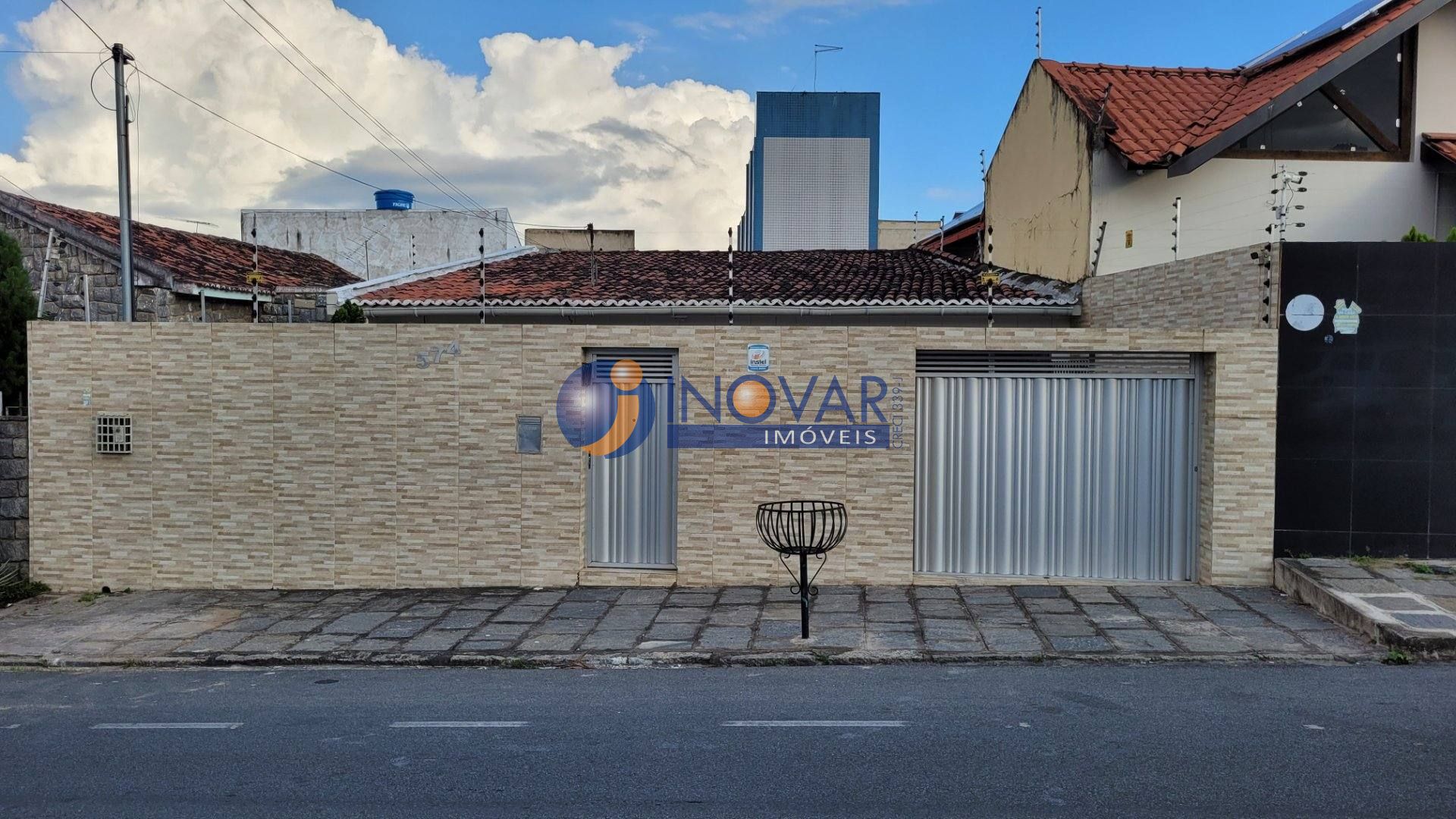 Casa à venda com 03 quartos, sendo 01 suíte no bairro Monte Castelo em Campina Grande