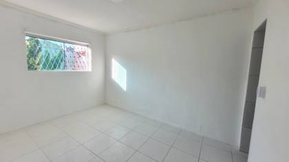 Casa à venda com 03 quartos, sendo 01 suíte no bairro Monte Castelo em Campina Grande