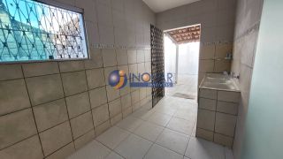 Casa à venda com 03 quartos, sendo 01 suíte no bairro Monte Castelo em Campina Grande