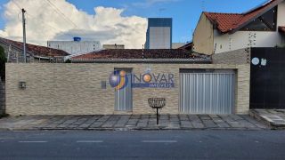 Casa à venda com 03 quartos, sendo 01 suíte no bairro Monte Castelo em Campina Grande