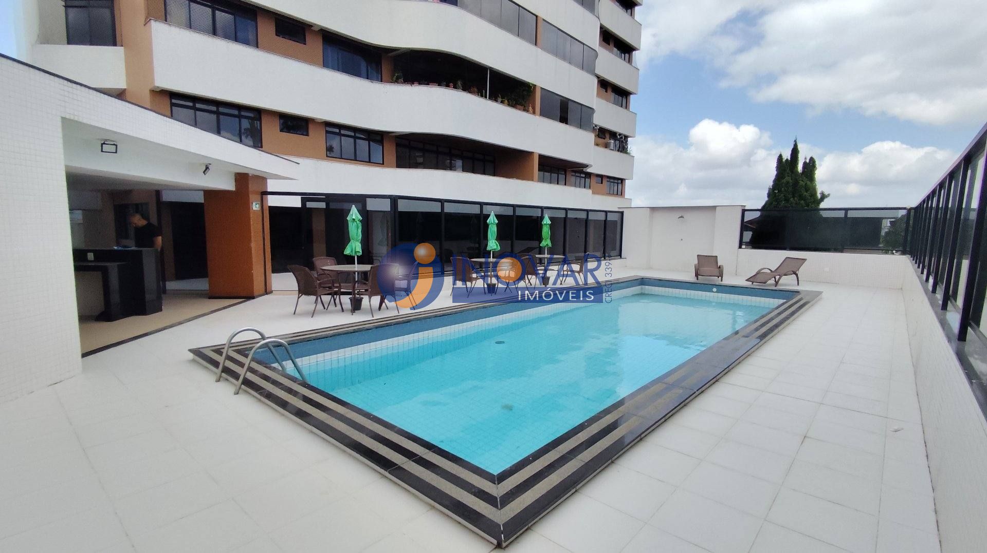 Apartamento  à venda com 3 quartos, sendo 2 suítes no bairro Jardim Tavares em Campina Grande