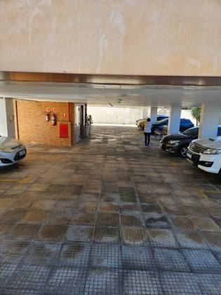 Apartamento à venda PORTEIRA FECHADA, com 02 quartos, sendo 01 suíte, no bairro de Intermares, Cabedelo