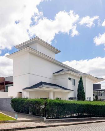 Casa de condomínio à venda com 5 quartos, sendo 4 suítes no bairro Jardim Tavares em Campina Grande