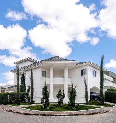 Casa de condomínio à venda com 5 quartos, sendo 4 suítes no bairro Jardim Tavares em Campina Grande