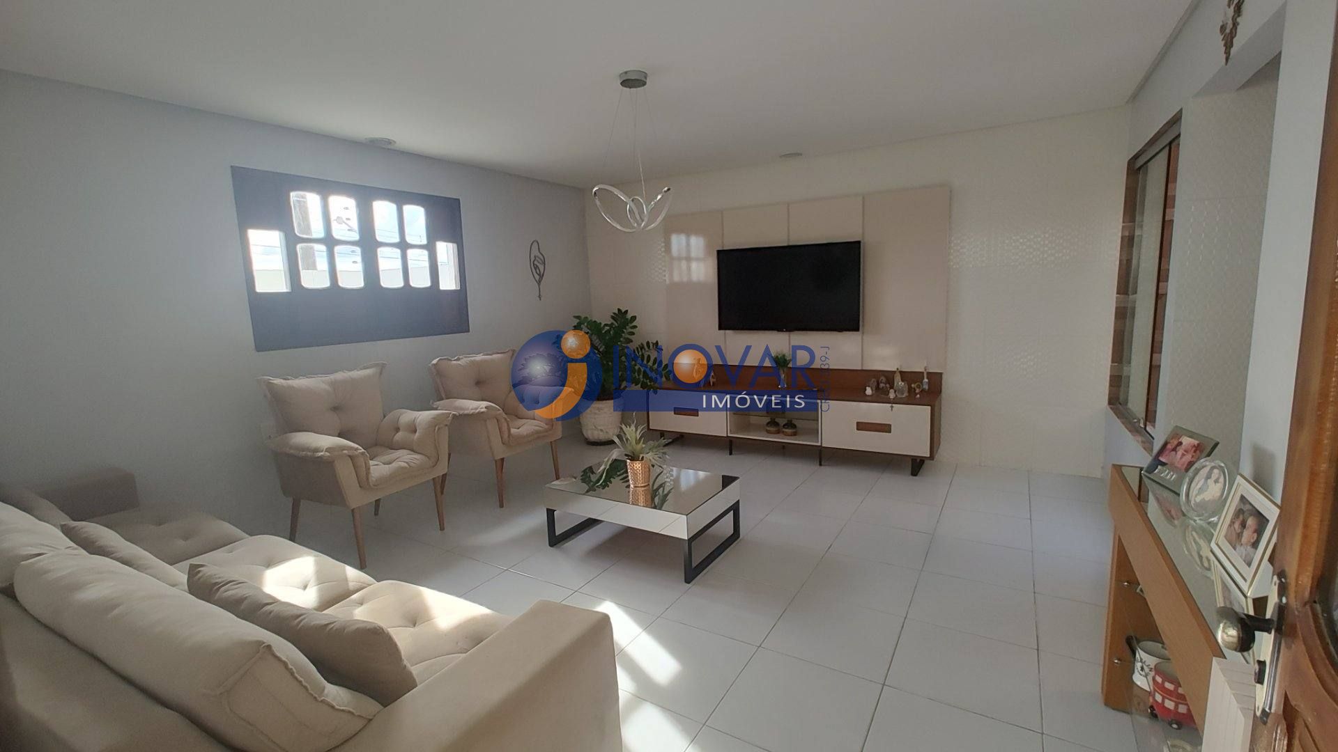 Casa para VENDA ou LOCAÇÃO semimobiliado com 03 suítes no bairro Itararé em Campina Grande