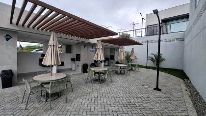Casa à venda no condomínio Skyville, com 03 quartos, sendo 01 suíte, em Campina Grande