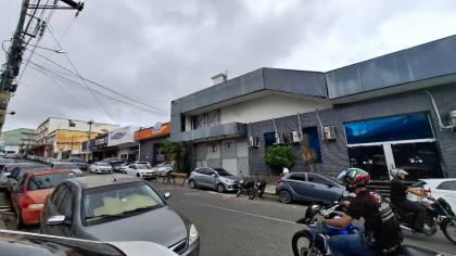 Prédio comercial de esquina para venda ou locação, próximo a rua João Pessoa, em Campina Grande