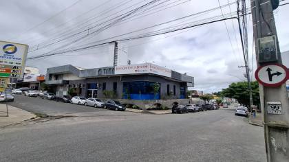 Prédio comercial de esquina para venda ou locação, próximo a rua João Pessoa, em Campina Grande