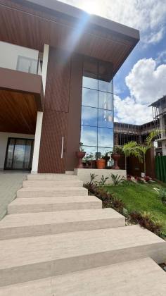 Casa à venda em condomínio fechado com 4 suítes no bairro Jardim Tavares em Campina Grande