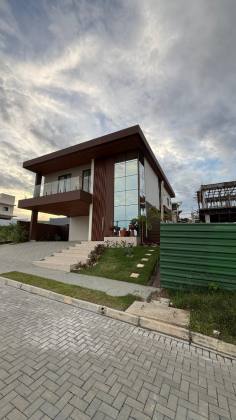 Casa à venda em condomínio fechado com 4 suítes no bairro Jardim Tavares em Campina Grande