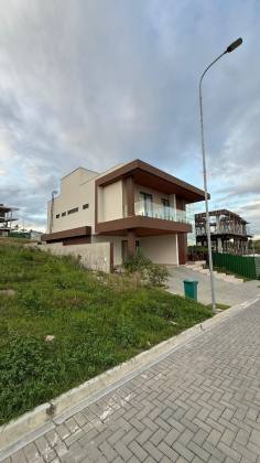 Casa à venda em condomínio fechado com 4 suítes no bairro Jardim Tavares em Campina Grande