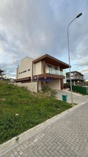 Casa à venda em condomínio fechado com 4 suítes no bairro Jardim Tavares em Campina Grande