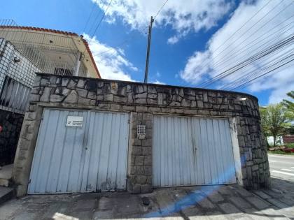 Casa para locação com 3 quartos, sendo 1 suíte no bairro Centenário em Campina Grande