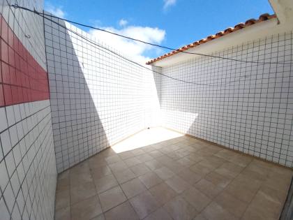 Casa para locação com 3 quartos, sendo 1 suíte no bairro Centenário em Campina Grande