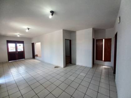 Casa para locação com 3 quartos, sendo 1 suíte no bairro Centenário em Campina Grande