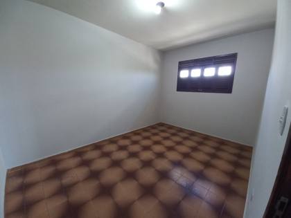 Casa para locação com 3 quartos, sendo 1 suíte no bairro Centenário em Campina Grande
