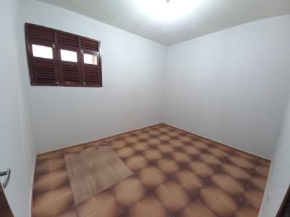 Casa para locação com 3 quartos, sendo 1 suíte no bairro Centenário em Campina Grande
