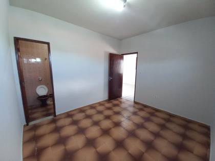 Casa para locação com 3 quartos, sendo 1 suíte no bairro Centenário em Campina Grande