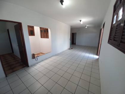 Casa para locação com 3 quartos, sendo 1 suíte no bairro Centenário em Campina Grande