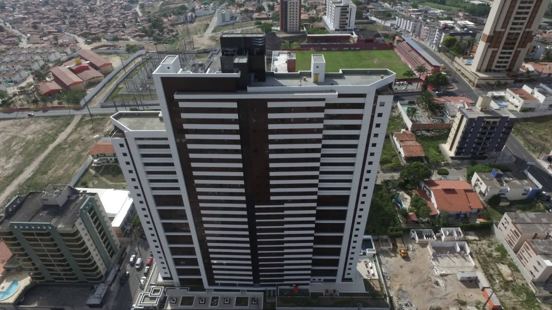 Apartamento à venda com 2 quartos, sendo 1 suíte no bairro Prata em Campina Grande