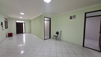 Casa à venda com 03 suítes no Centro de Campina Grande