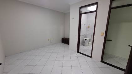 Casa à venda com 03 suítes no Centro de Campina Grande