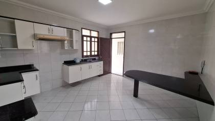 Casa à venda com 03 suítes no Centro de Campina Grande