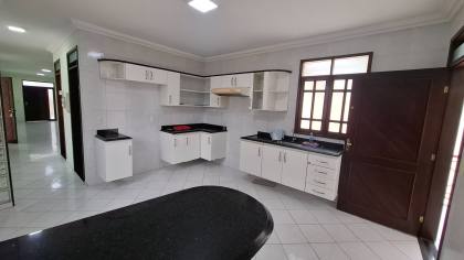 Casa à venda com 03 suítes no Centro de Campina Grande