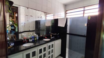 Casa á venda, com 4 quartos, sendo 3 suítes no bairro Itararé em Campina Grande