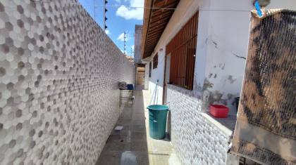 Casa á venda, com 4 quartos, sendo 3 suítes no bairro Itararé em Campina Grande