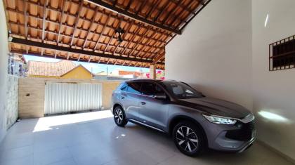 Casa á venda, com 4 quartos, sendo 3 suítes no bairro Itararé em Campina Grande