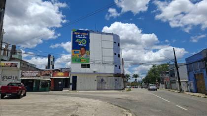 Prédio Inteiro à venda com 27 apartamentos em frente ao Parque do Povo, em Campina Grande